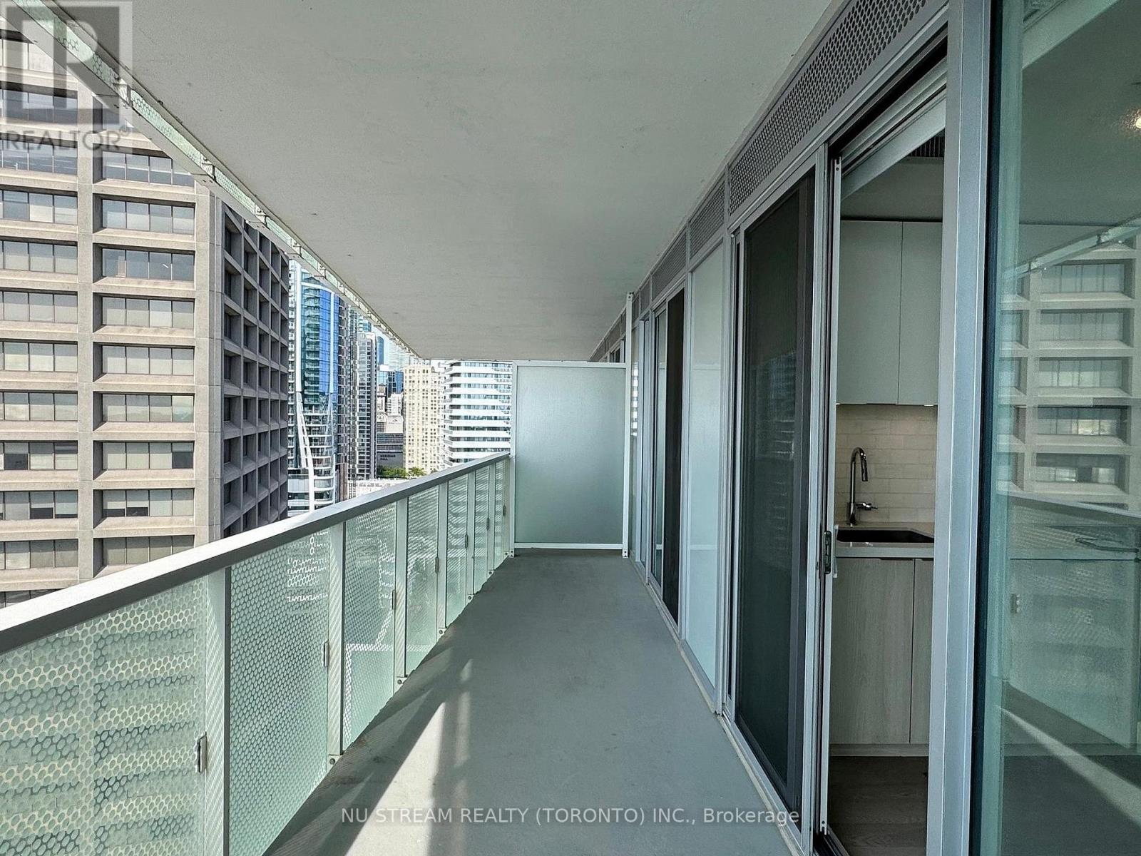 2106 - 15 Queens Quay East Quay E, Toronto, Ontario  M5E 0A5 - Photo 10 - C12427947
