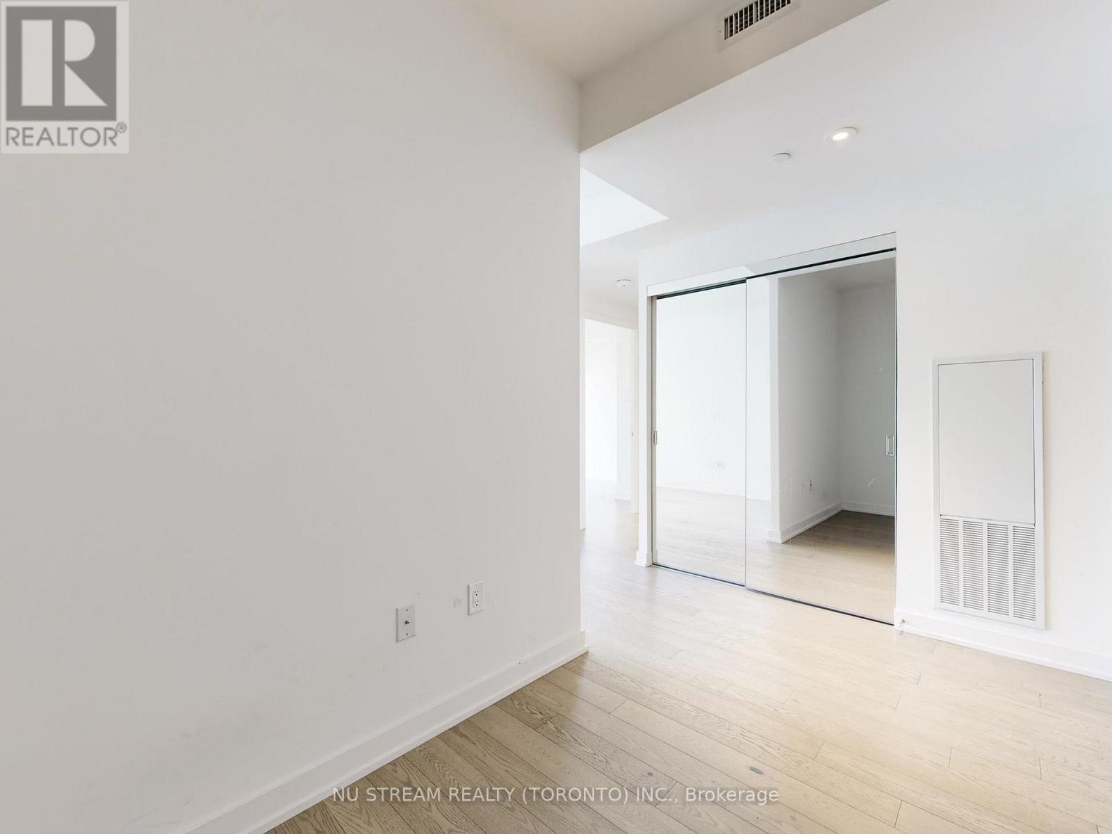 2106 - 15 Queens Quay East Quay E, Toronto, Ontario  M5E 0A5 - Photo 15 - C12427947