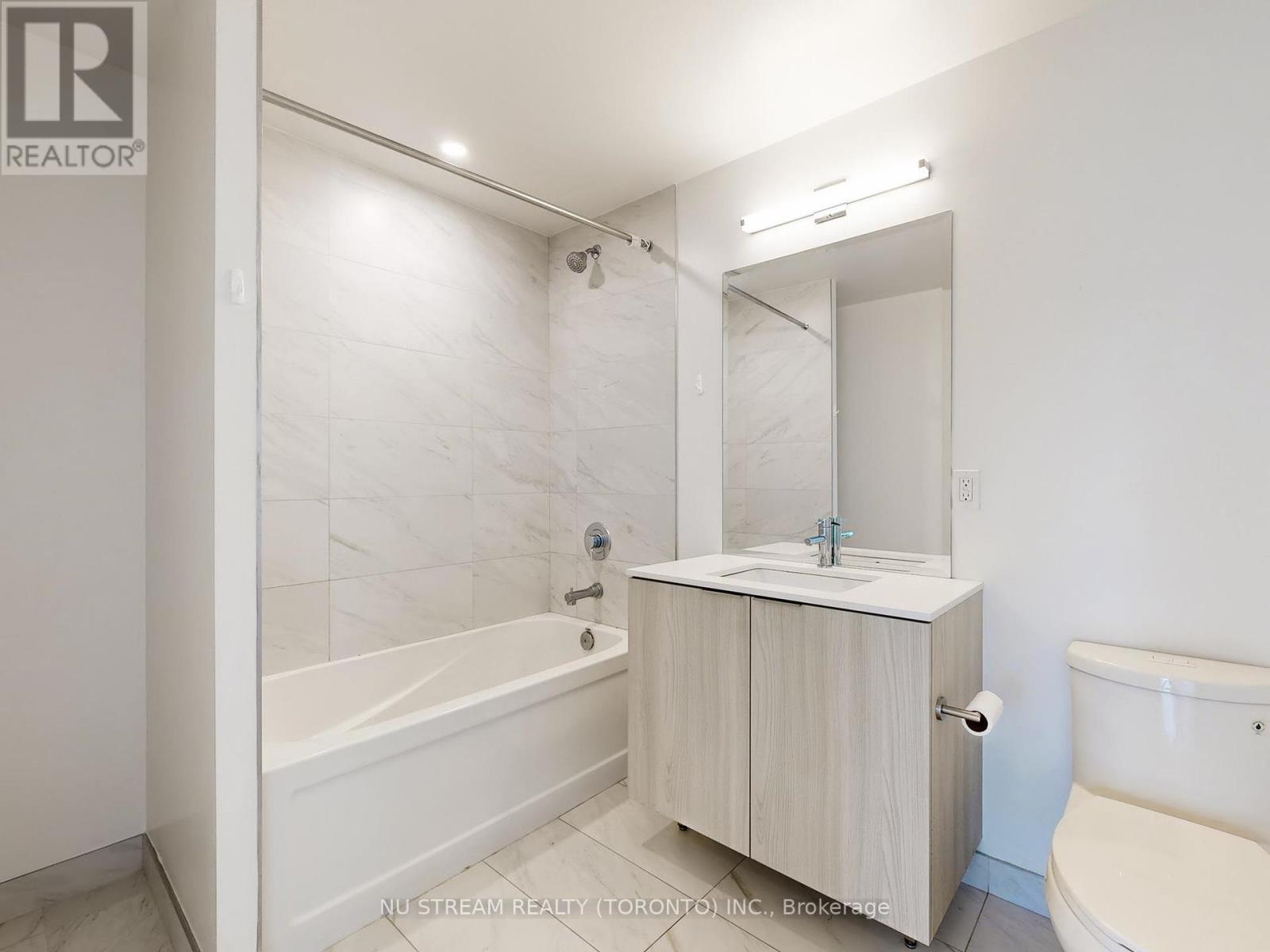 2106 - 15 Queens Quay East Quay E, Toronto, Ontario  M5E 0A5 - Photo 17 - C12427947