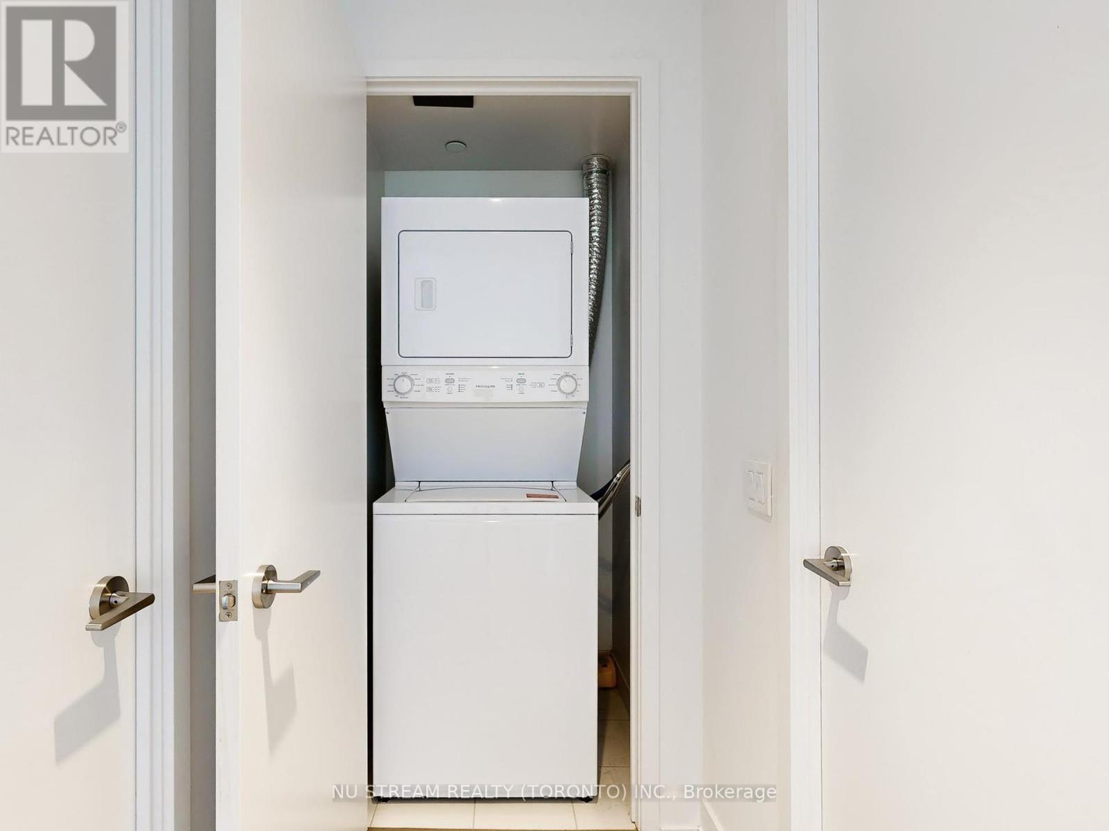 2106 - 15 Queens Quay East Quay E, Toronto, Ontario  M5E 0A5 - Photo 18 - C12427947