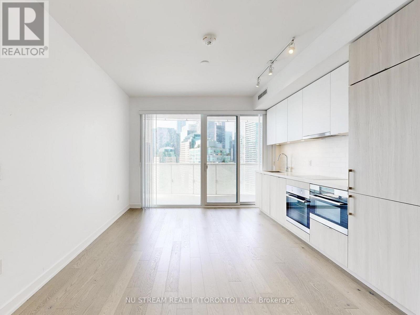 2106 - 15 Queens Quay East Quay E, Toronto, Ontario  M5E 0A5 - Photo 3 - C12427947