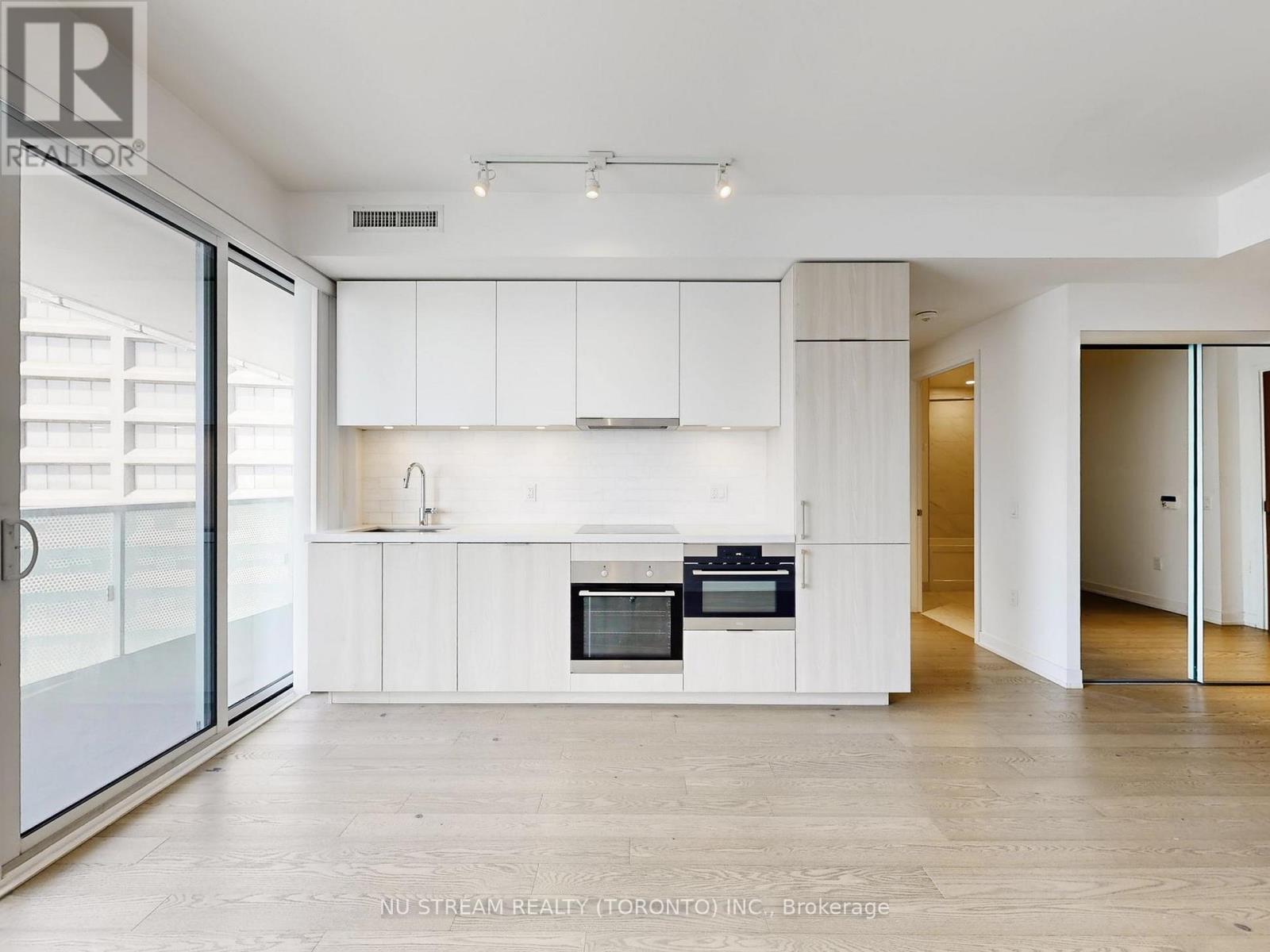 2106 - 15 Queens Quay East Quay E, Toronto, Ontario  M5E 0A5 - Photo 5 - C12427947