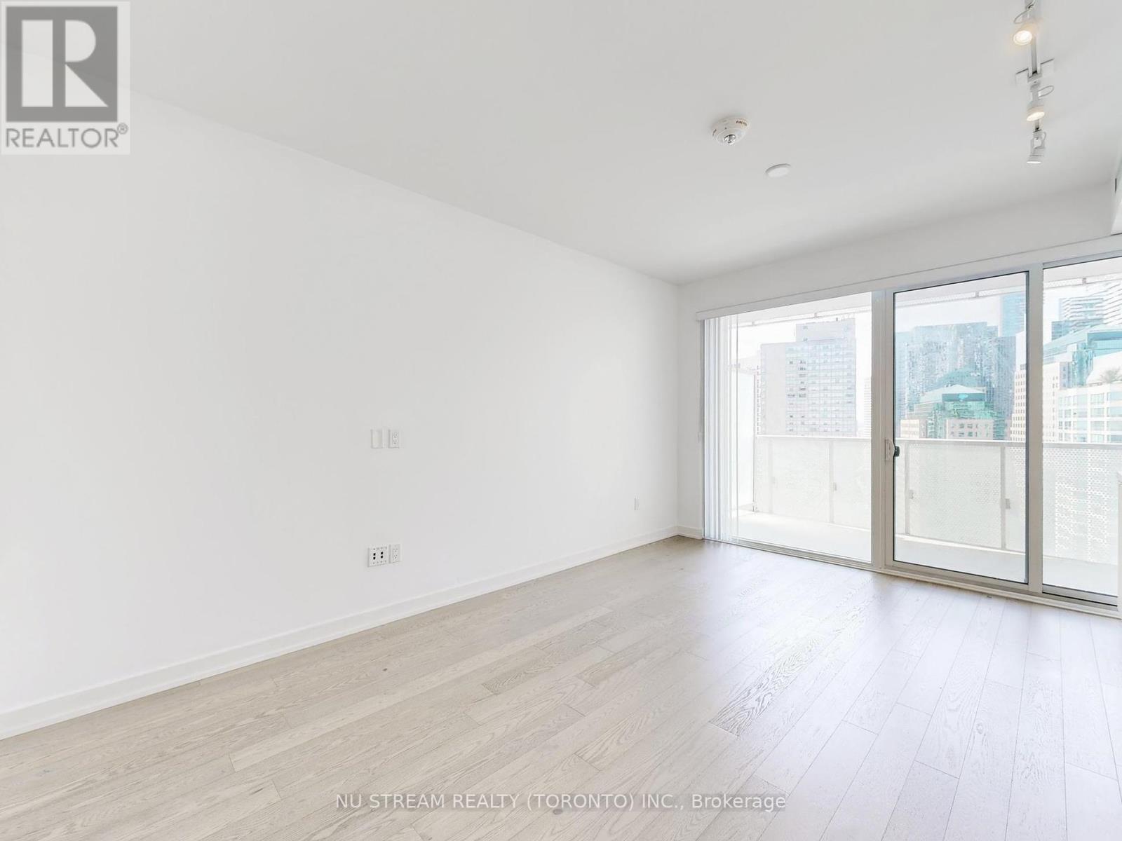 2106 - 15 Queens Quay East Quay E, Toronto, Ontario  M5E 0A5 - Photo 6 - C12427947