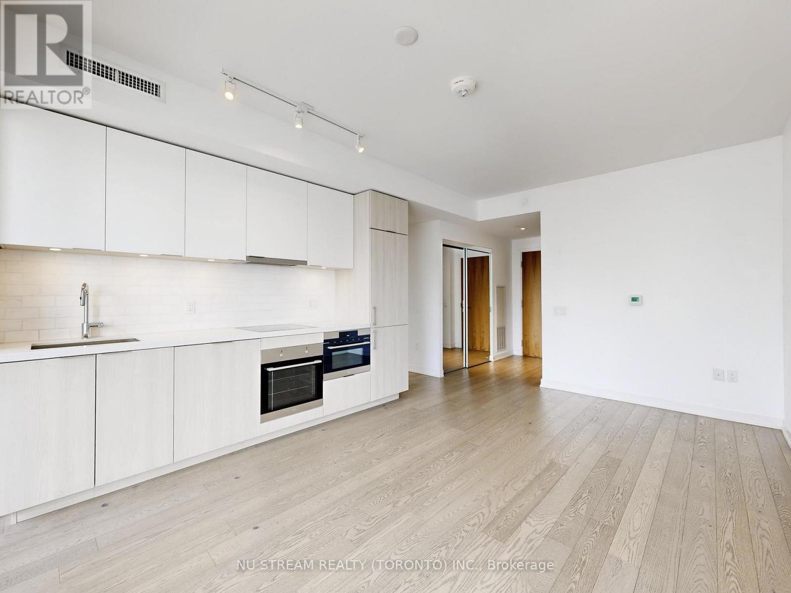 2106 - 15 Queens Quay East Quay E, Toronto, Ontario  M5E 0A5 - Photo 7 - C12427947