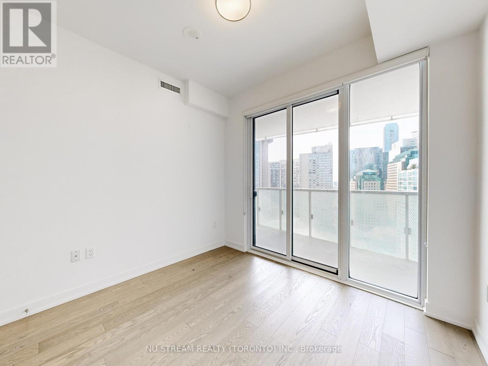 2106 - 15 Queens Quay East Quay E, Toronto, Ontario  M5E 0A5 - Photo 9 - C12427947