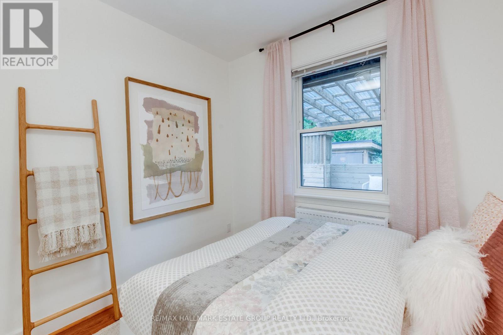 25 Flanders Road, Toronto, Ontario  M6C 3K5 - Photo 11 - C12427949