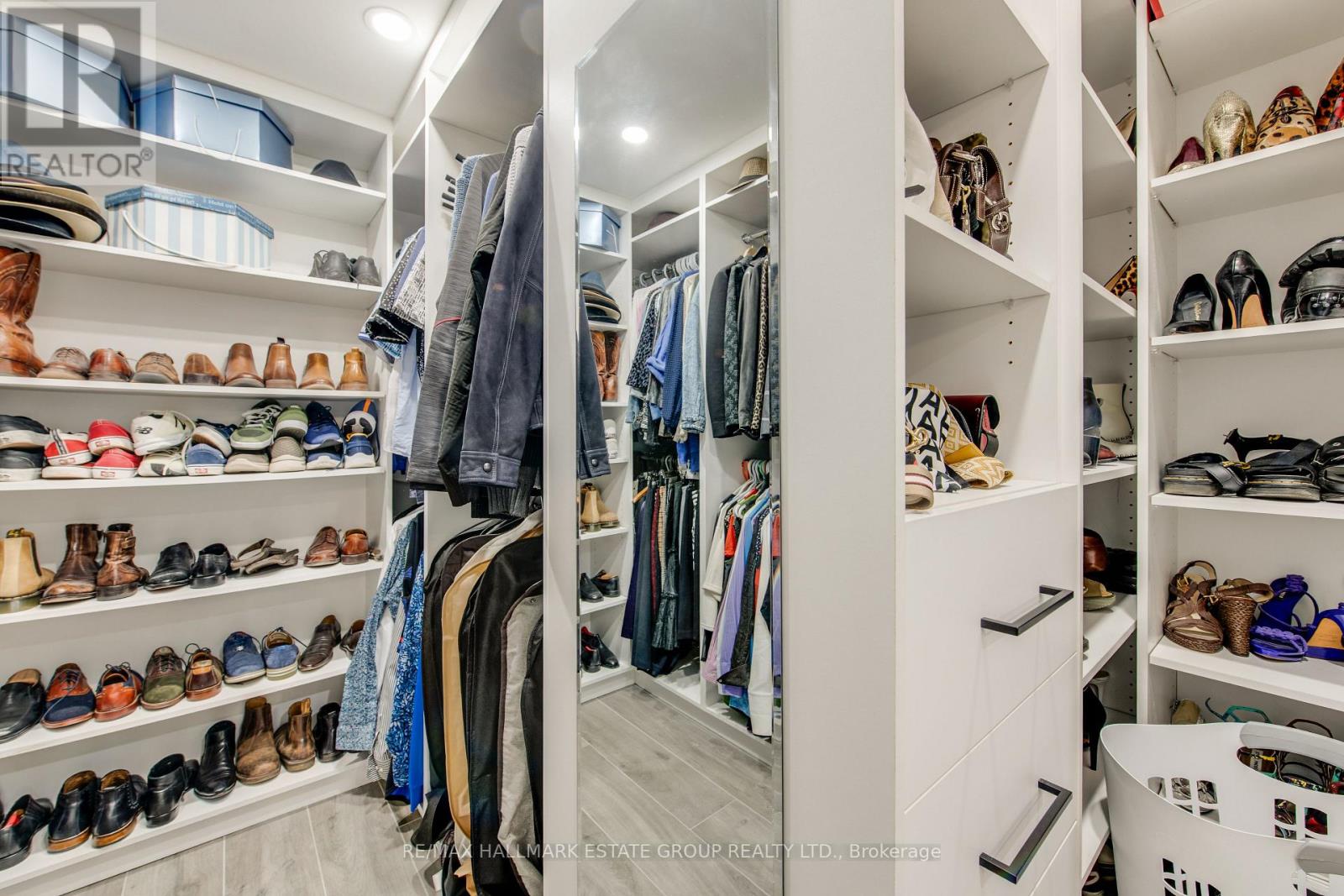25 Flanders Road, Toronto, Ontario  M6C 3K5 - Photo 33 - C12427949