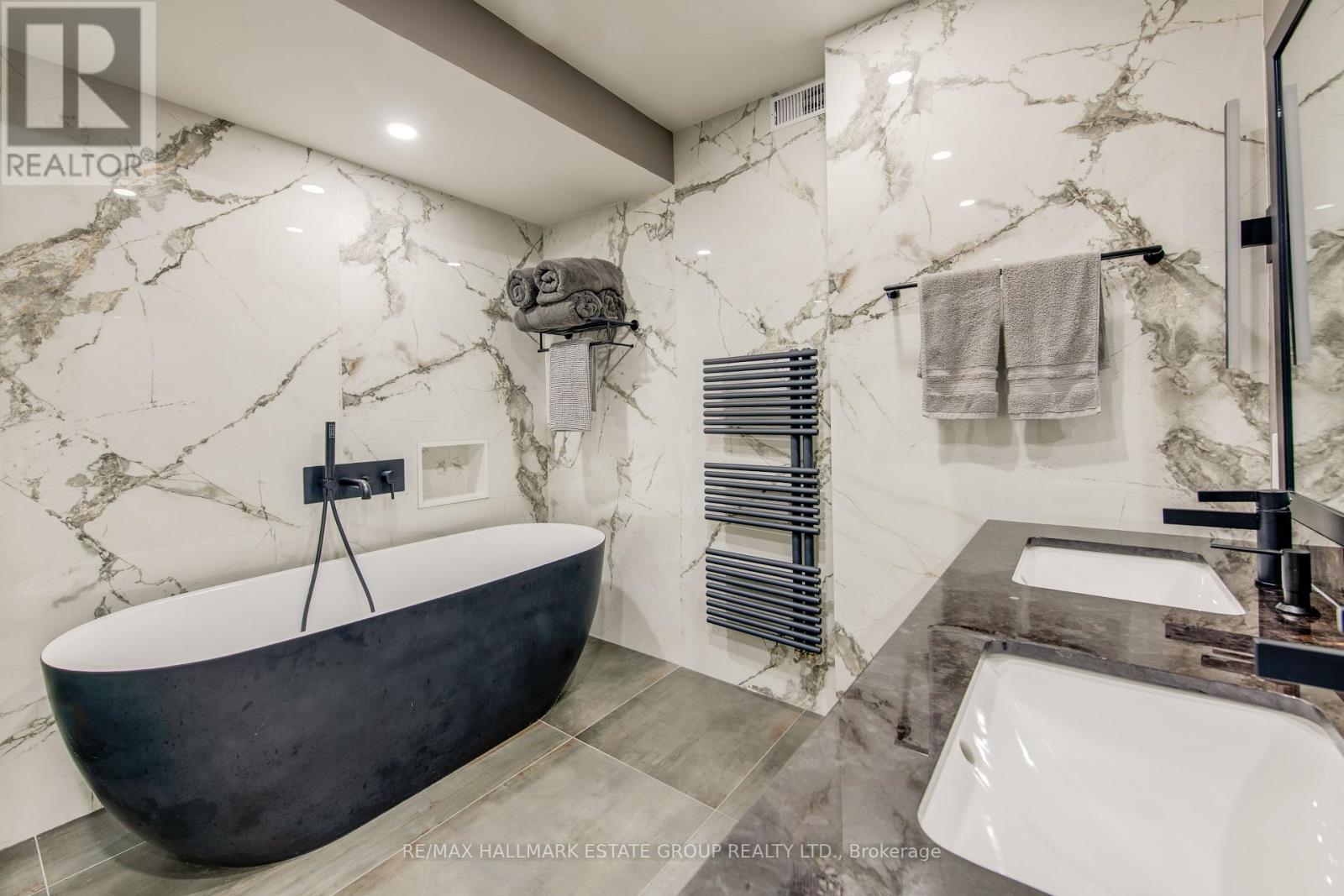 25 Flanders Road, Toronto, Ontario  M6C 3K5 - Photo 35 - C12427949