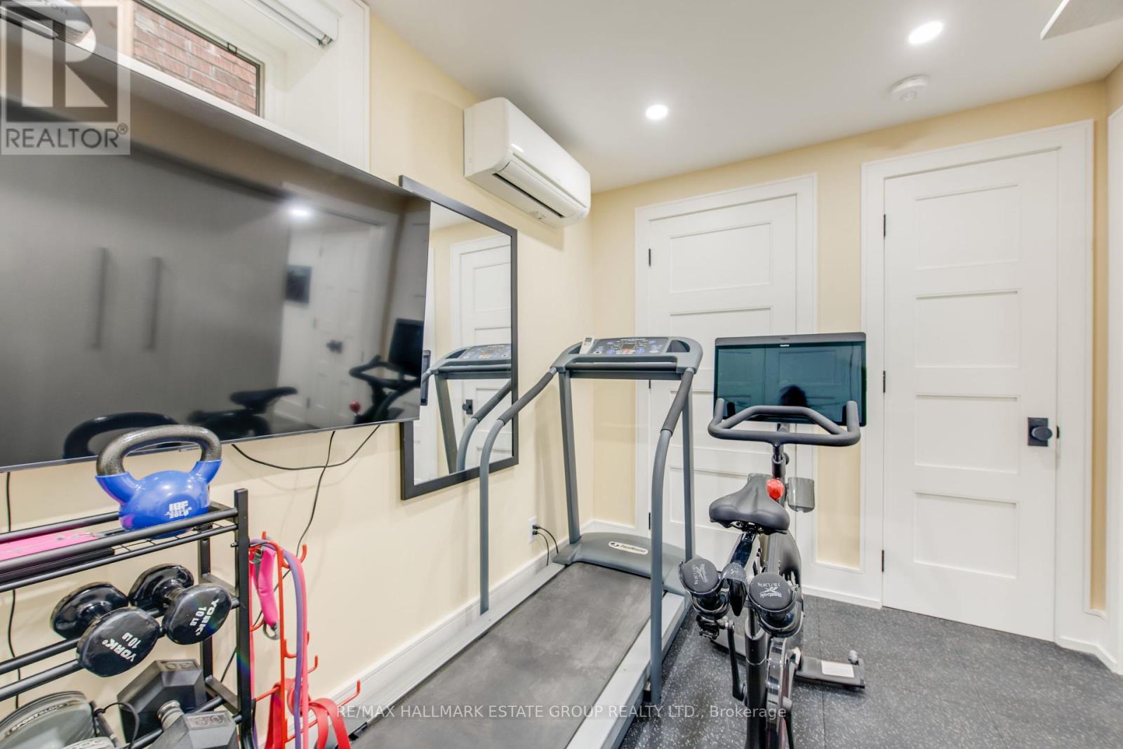 25 Flanders Road, Toronto, Ontario  M6C 3K5 - Photo 38 - C12427949
