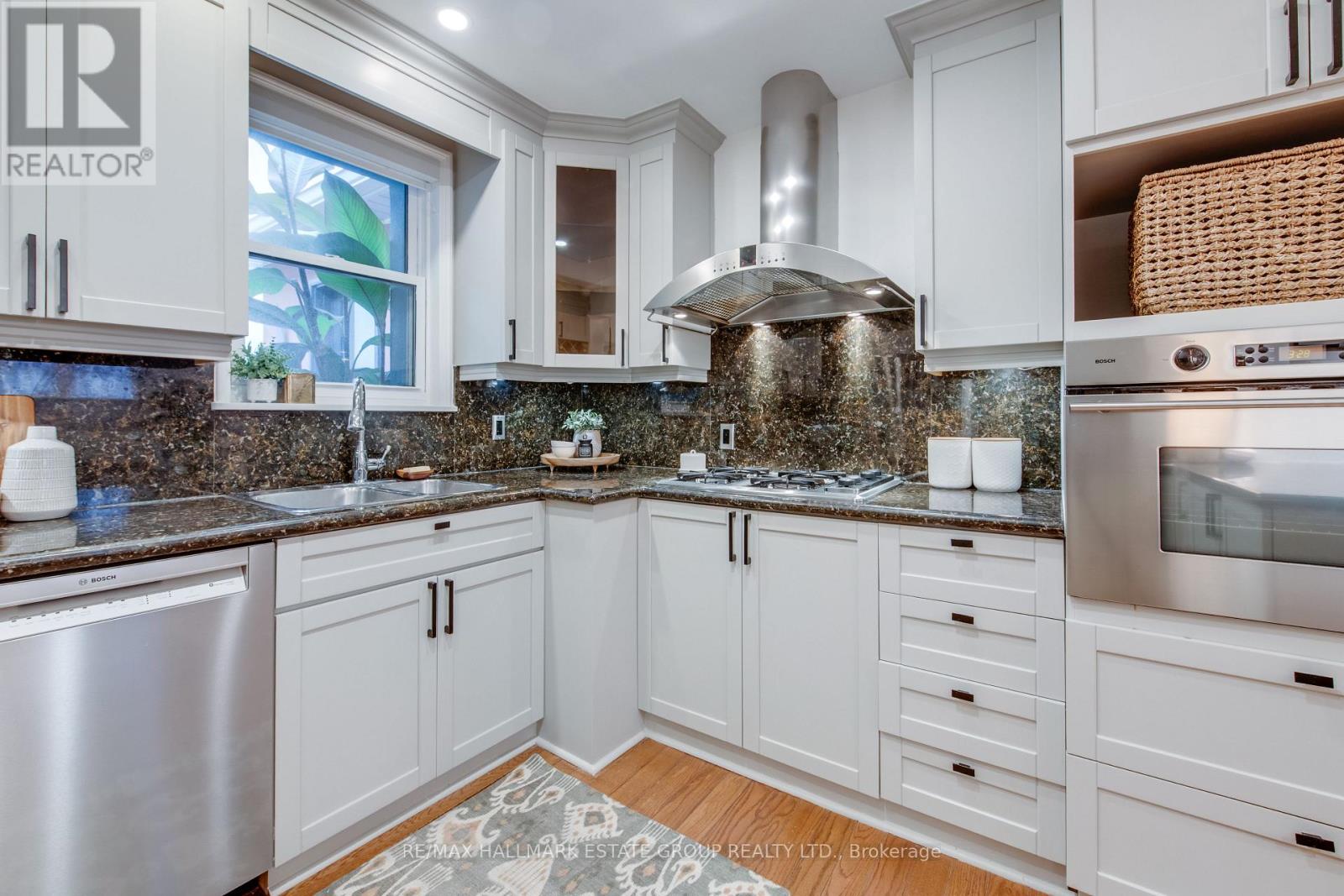25 Flanders Road, Toronto, Ontario  M6C 3K5 - Photo 8 - C12427949