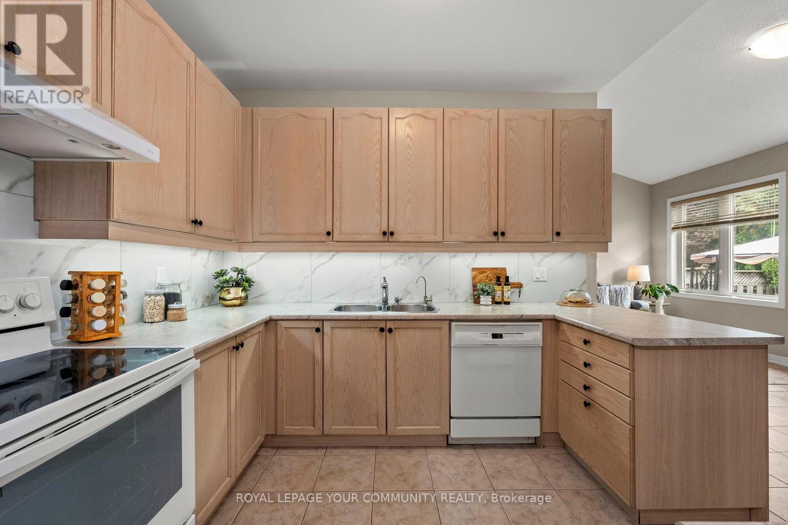 29 Cliveden Place, Markham, Ontario  L6C 2S4 - Photo 7 - N12427920
