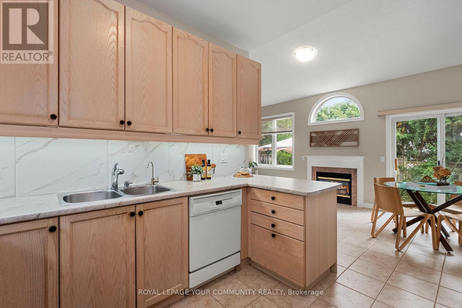 29 Cliveden Place, Markham, Ontario  L6C 2S4 - Photo 8 - N12427920