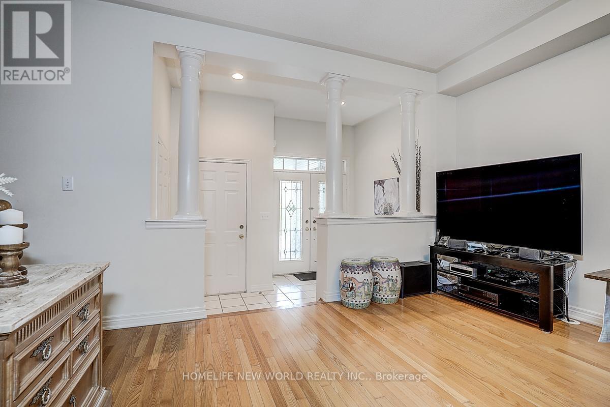2305 Woodfield Road, Oakville, Ontario  L6H 6Y7 - Photo 8 - W12427921