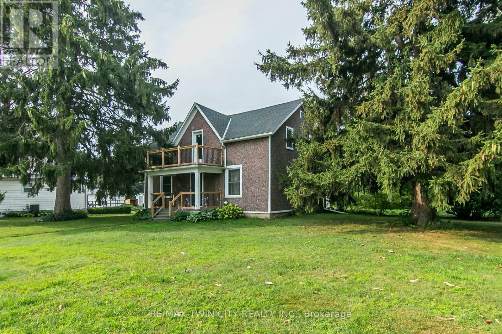346 Wellington Street, Ingersoll, Ontario  N5C 1T4 - Photo 2 - X12427930