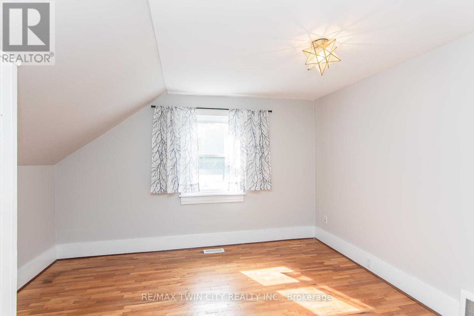 346 Wellington Street, Ingersoll, Ontario  N5C 1T4 - Photo 24 - X12427930