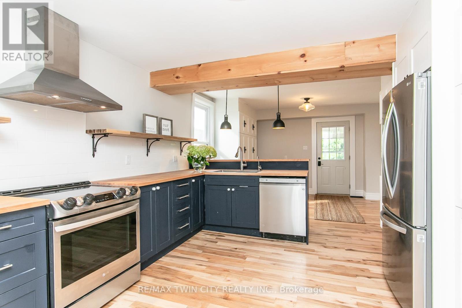 346 Wellington Street, Ingersoll, Ontario  N5C 1T4 - Photo 6 - X12427930