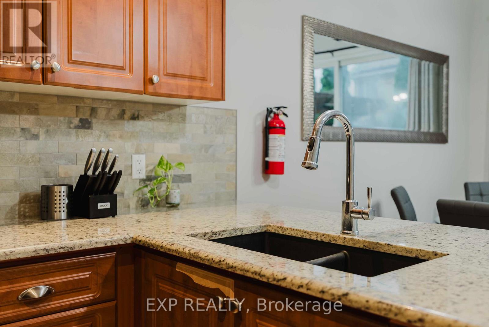 120 Portage Avenue, Richmond Hill, Ontario  L4E 4P7 - Photo 17 - N12427957