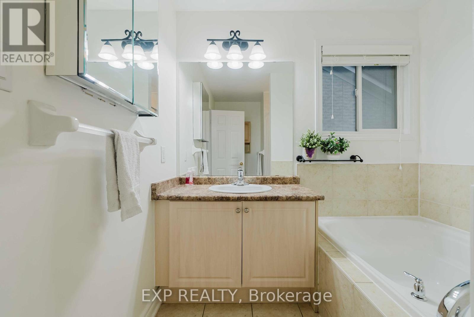 120 Portage Avenue, Richmond Hill, Ontario  L4E 4P7 - Photo 34 - N12427957