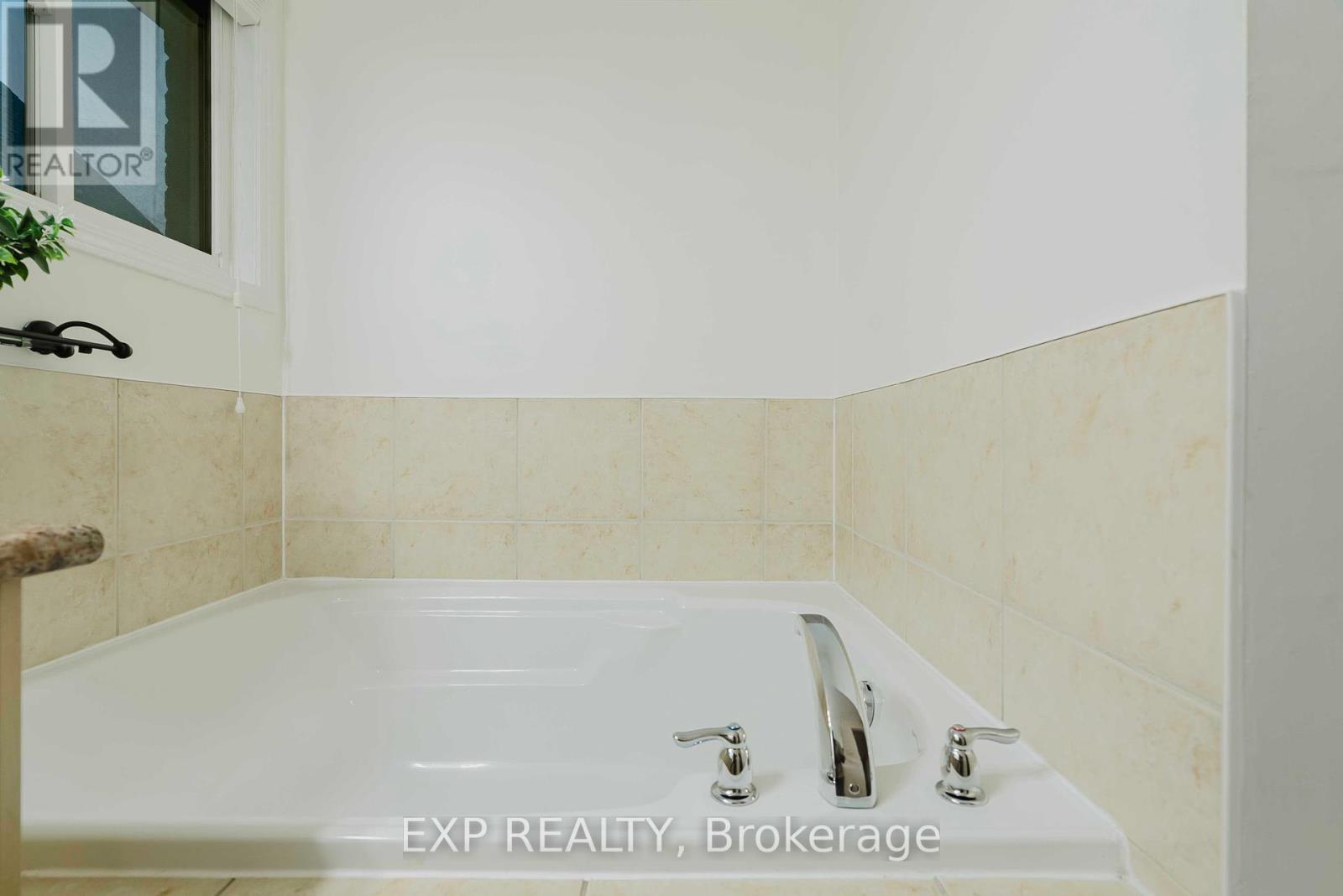 120 Portage Avenue, Richmond Hill, Ontario  L4E 4P7 - Photo 35 - N12427957