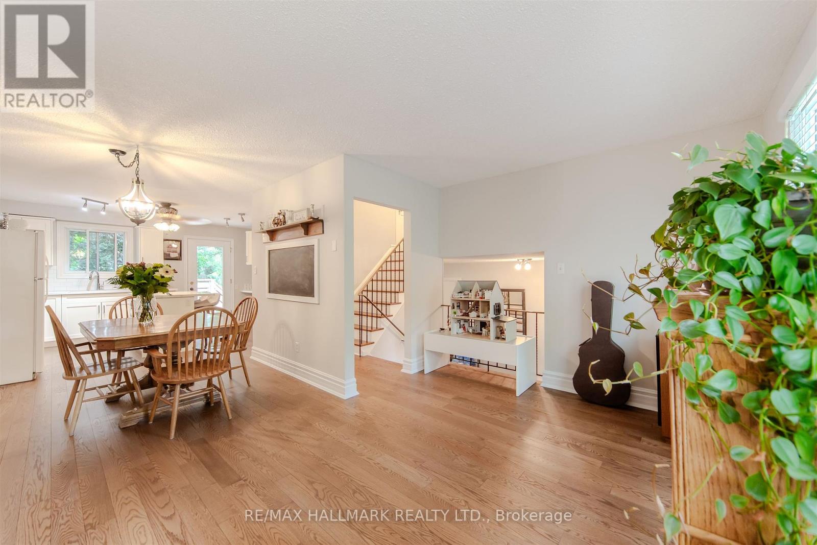 2 Bryan Court, New Tecumseth, Ontario  L0G 1W0 - Photo 12 - N12427963