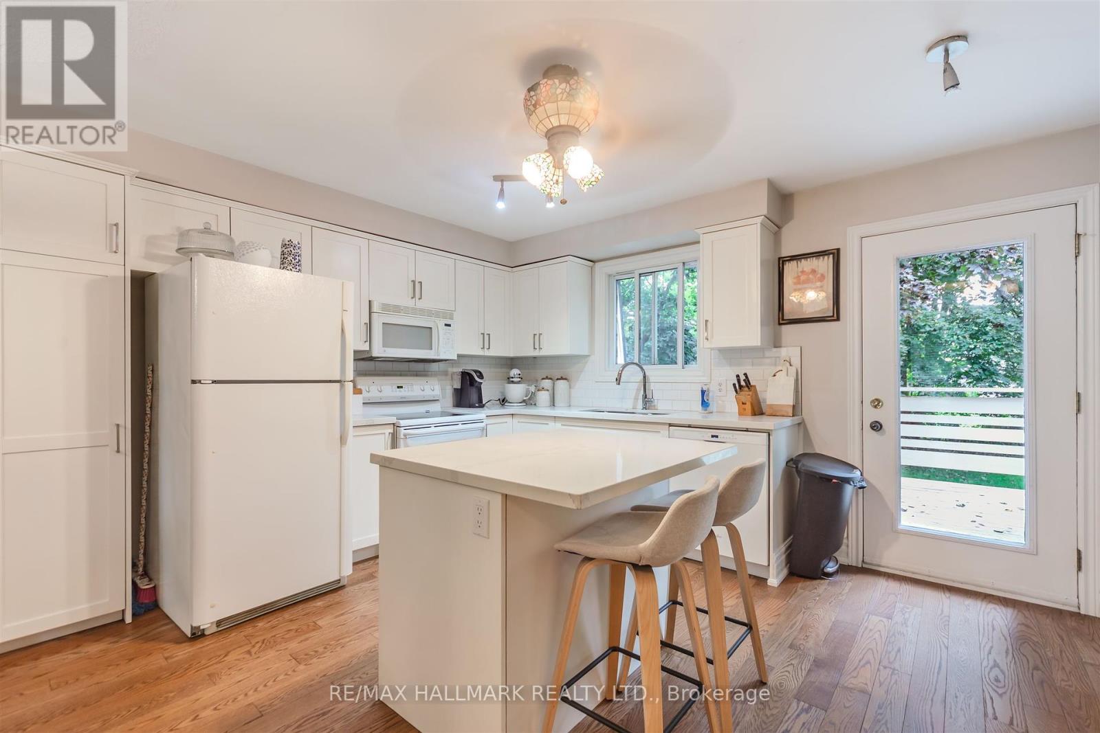 2 Bryan Court, New Tecumseth, Ontario  L0G 1W0 - Photo 14 - N12427963