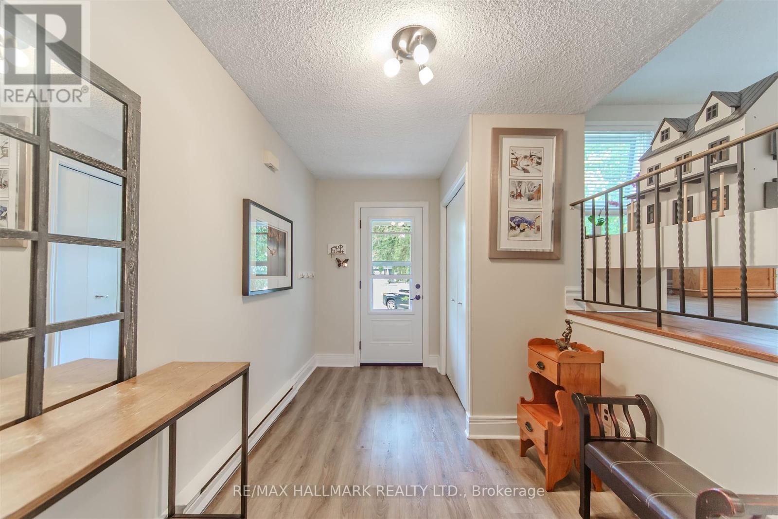 2 Bryan Court, New Tecumseth, Ontario  L0G 1W0 - Photo 5 - N12427963