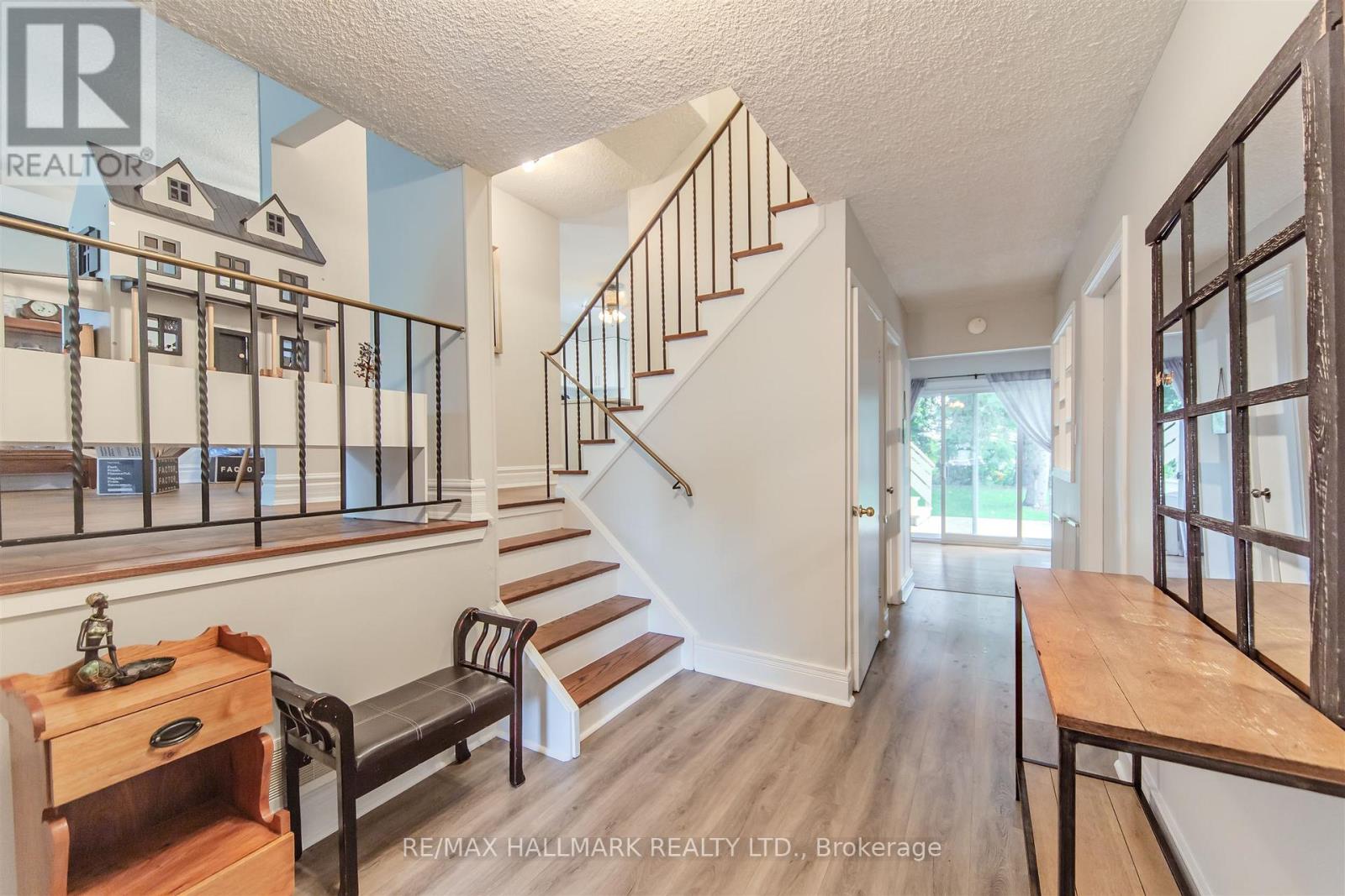2 Bryan Court, New Tecumseth, Ontario  L0G 1W0 - Photo 7 - N12427963