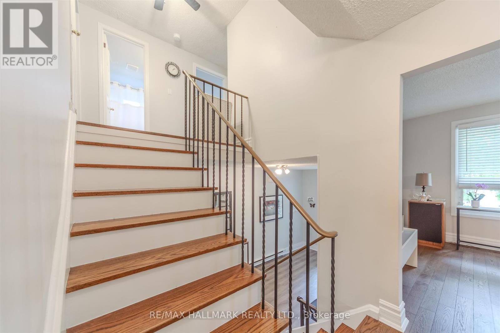 2 Bryan Court, New Tecumseth, Ontario  L0G 1W0 - Photo 8 - N12427963