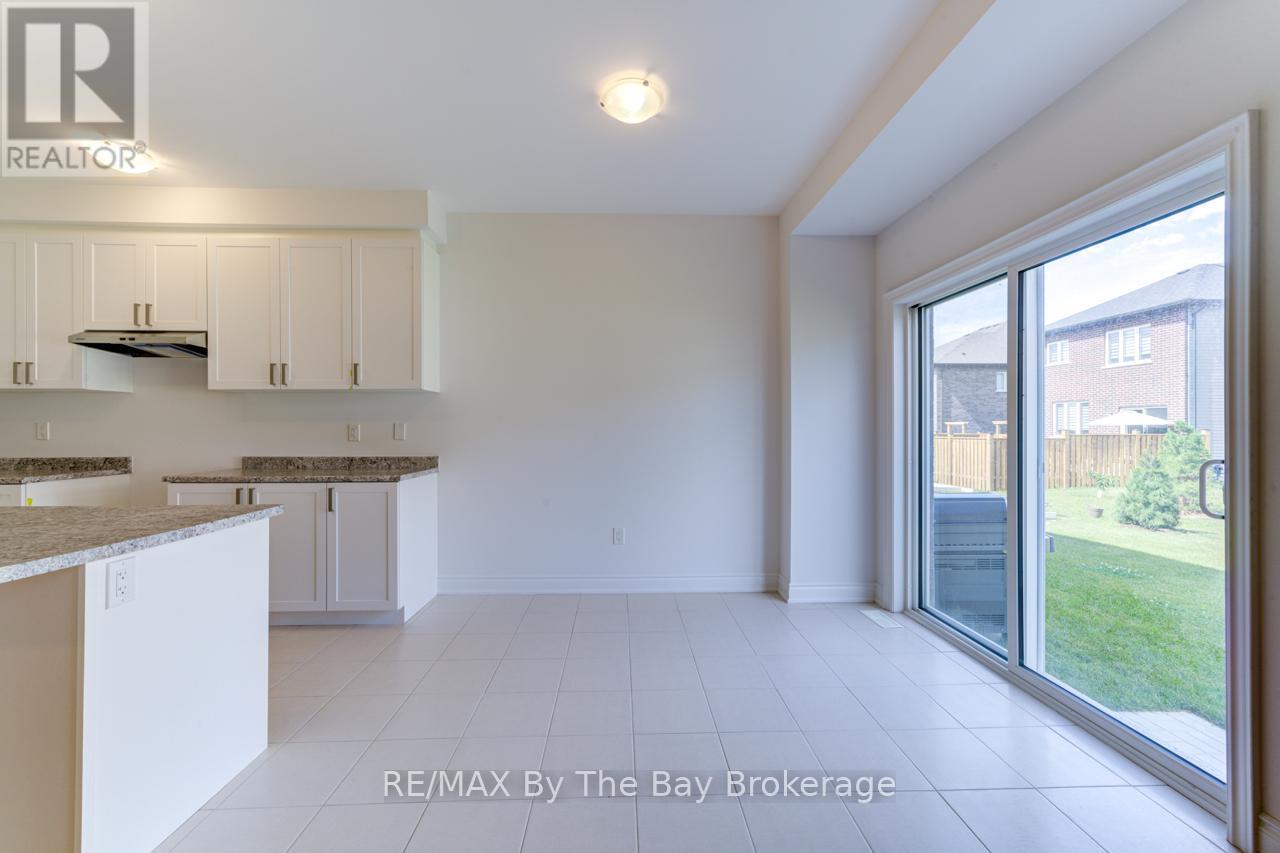 25 Lisa Street, Wasaga Beach, Ontario  L9Z 1J9 - Photo 10 - S12427974