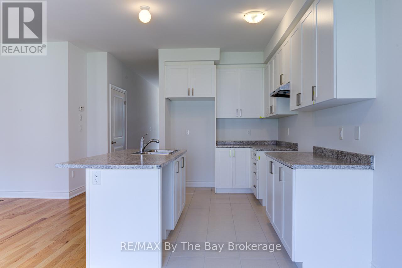 25 Lisa Street, Wasaga Beach, Ontario  L9Z 1J9 - Photo 12 - S12427974