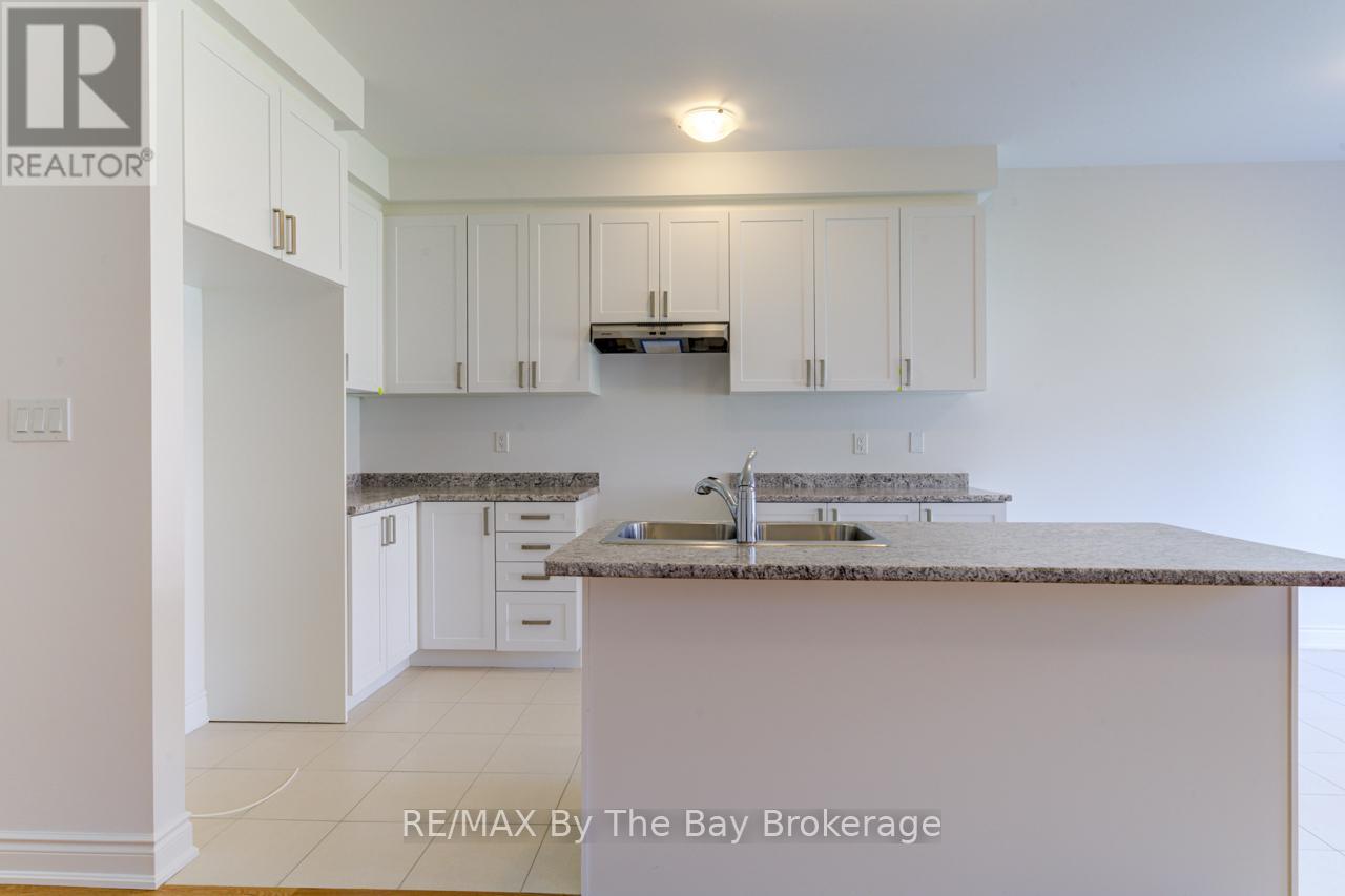 25 Lisa Street, Wasaga Beach, Ontario  L9Z 1J9 - Photo 13 - S12427974