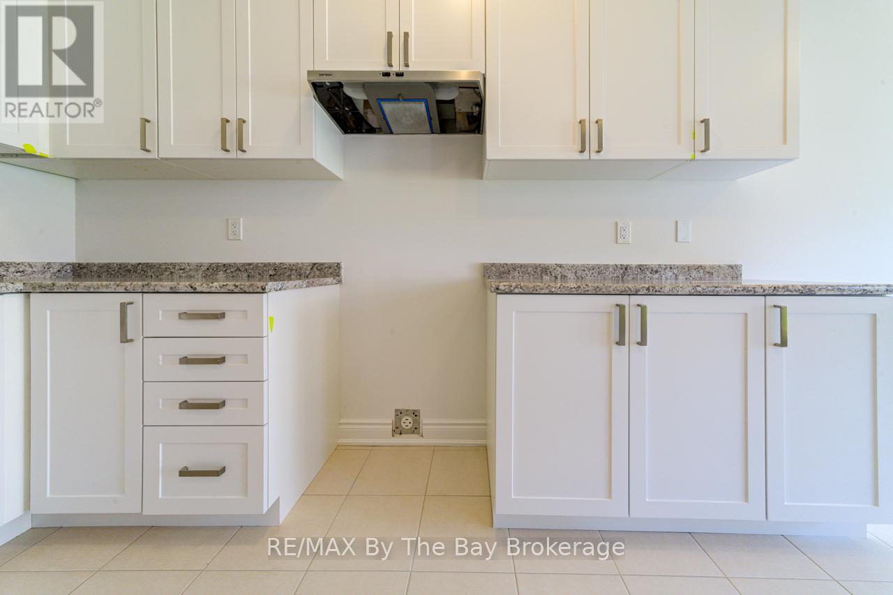 25 Lisa Street, Wasaga Beach, Ontario  L9Z 1J9 - Photo 14 - S12427974