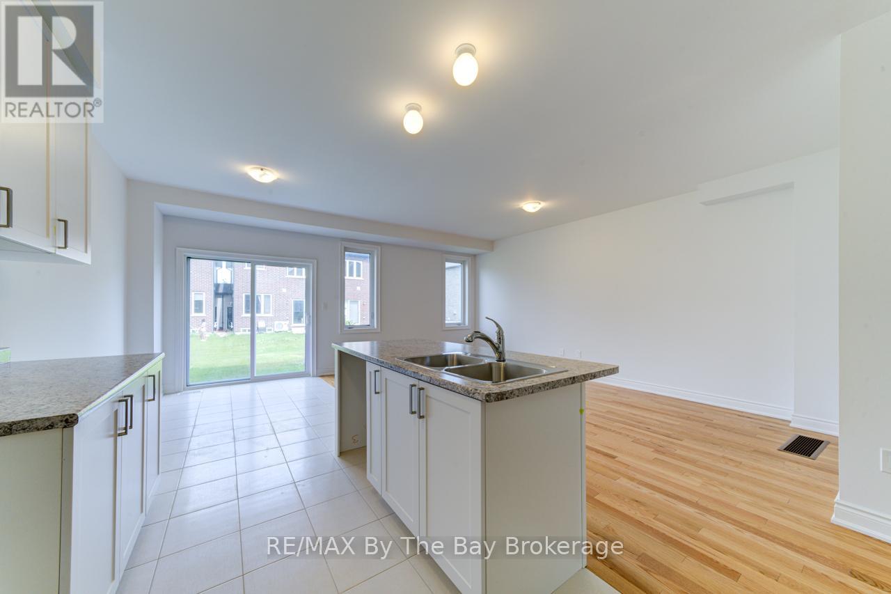 25 Lisa Street, Wasaga Beach, Ontario  L9Z 1J9 - Photo 16 - S12427974