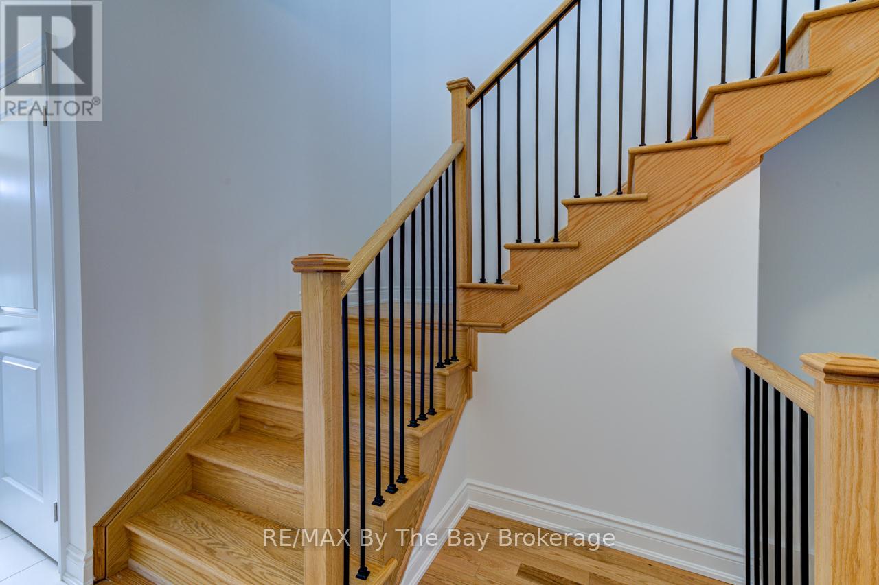 25 Lisa Street, Wasaga Beach, Ontario  L9Z 1J9 - Photo 18 - S12427974