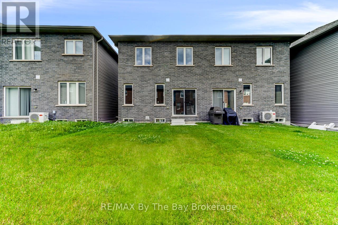 25 Lisa Street, Wasaga Beach, Ontario  L9Z 1J9 - Photo 33 - S12427974
