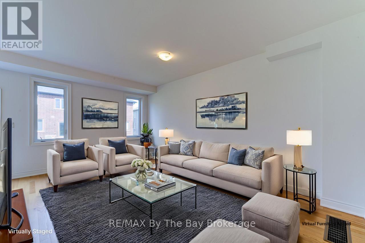 25 Lisa Street, Wasaga Beach, Ontario  L9Z 1J9 - Photo 4 - S12427974