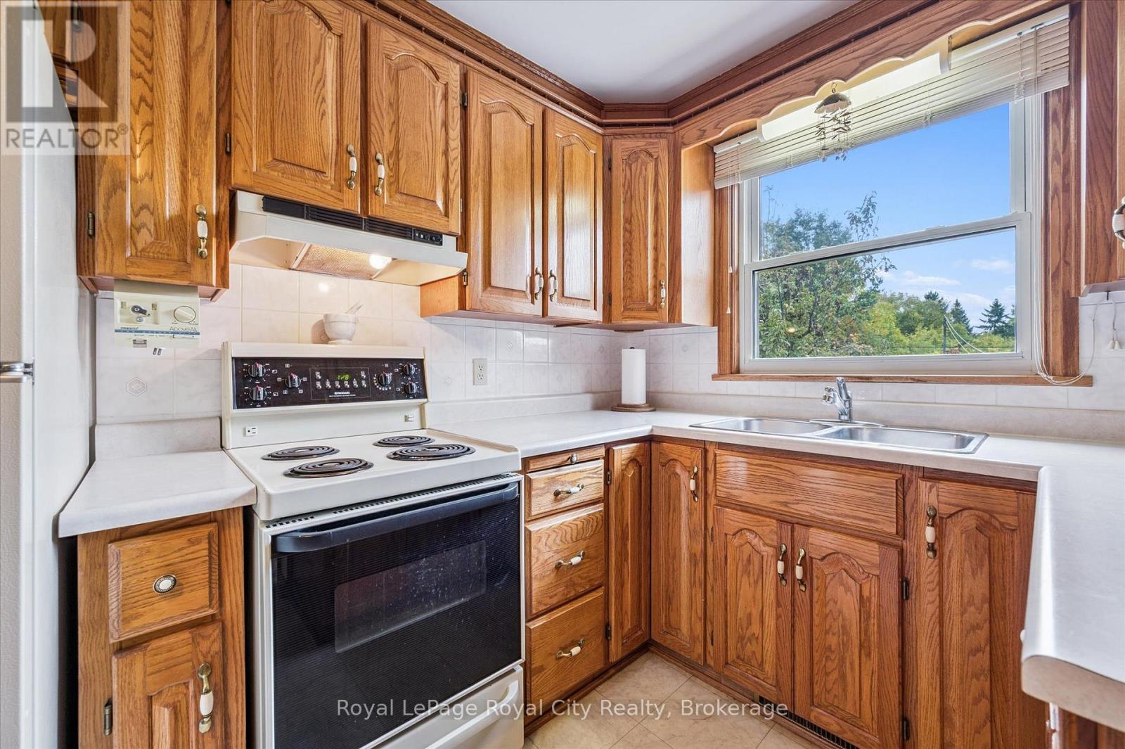 133 Emma Street, Guelph, Ontario  N1E 1V2 - Photo 12 - X12427972