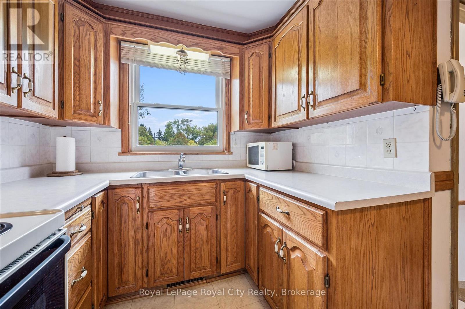133 Emma Street, Guelph, Ontario  N1E 1V2 - Photo 13 - X12427972