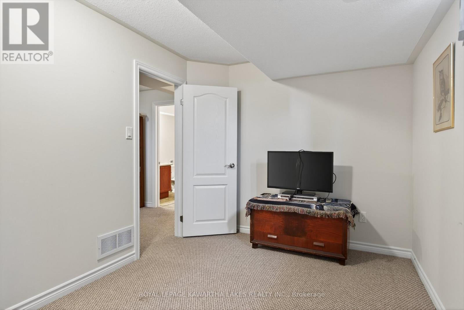 26 Chadwin Drive, Kawartha Lakes, Ontario  K9V 0E9 - Photo 25 - X12427987