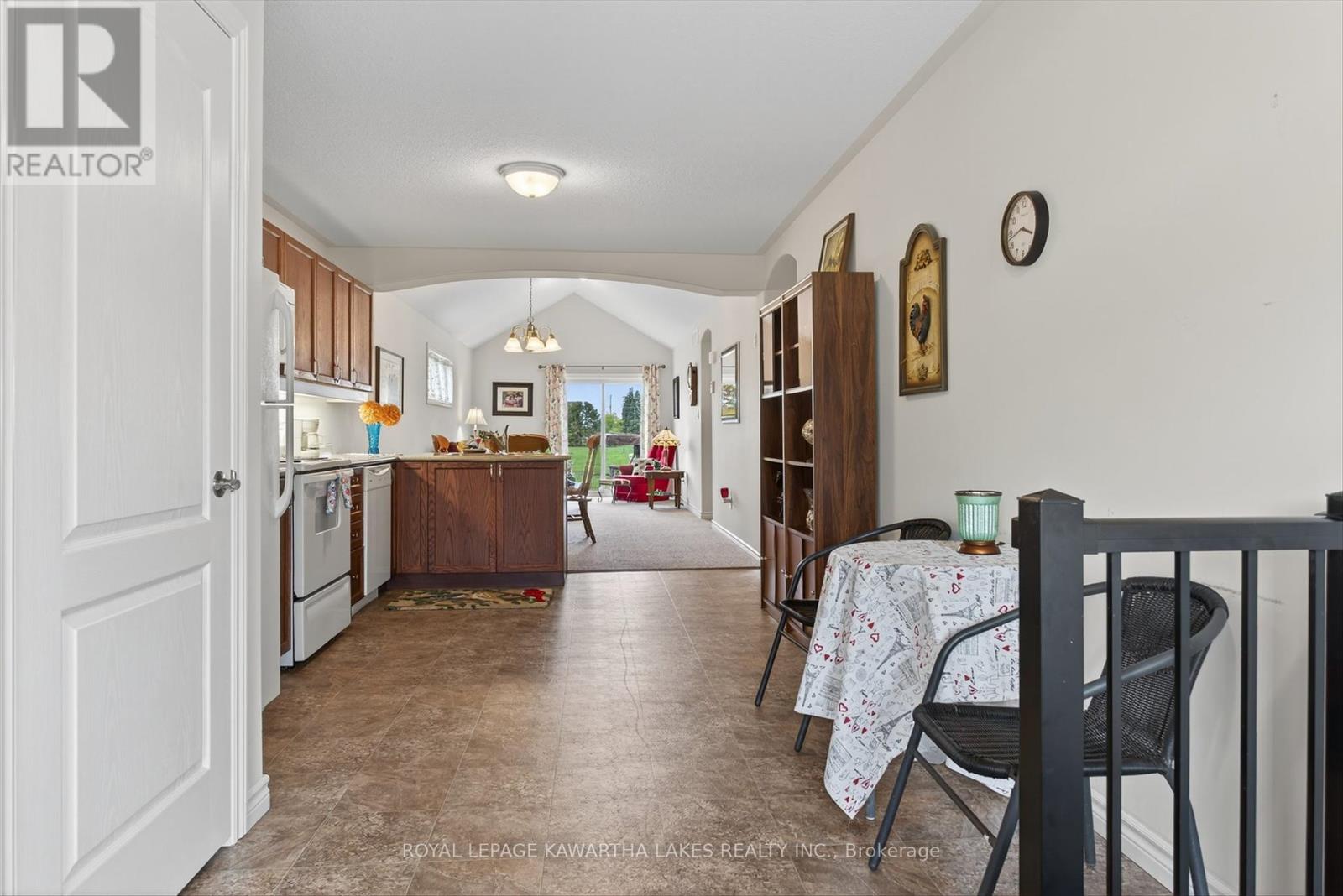 26 Chadwin Drive, Kawartha Lakes, Ontario  K9V 0E9 - Photo 5 - X12427987