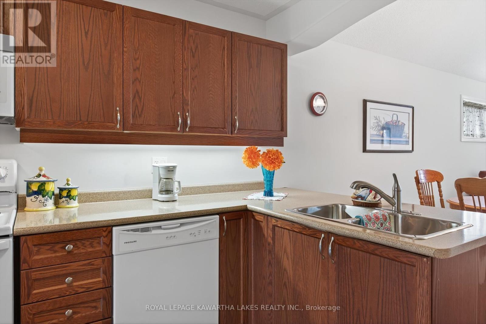 26 Chadwin Drive, Kawartha Lakes, Ontario  K9V 0E9 - Photo 8 - X12427987