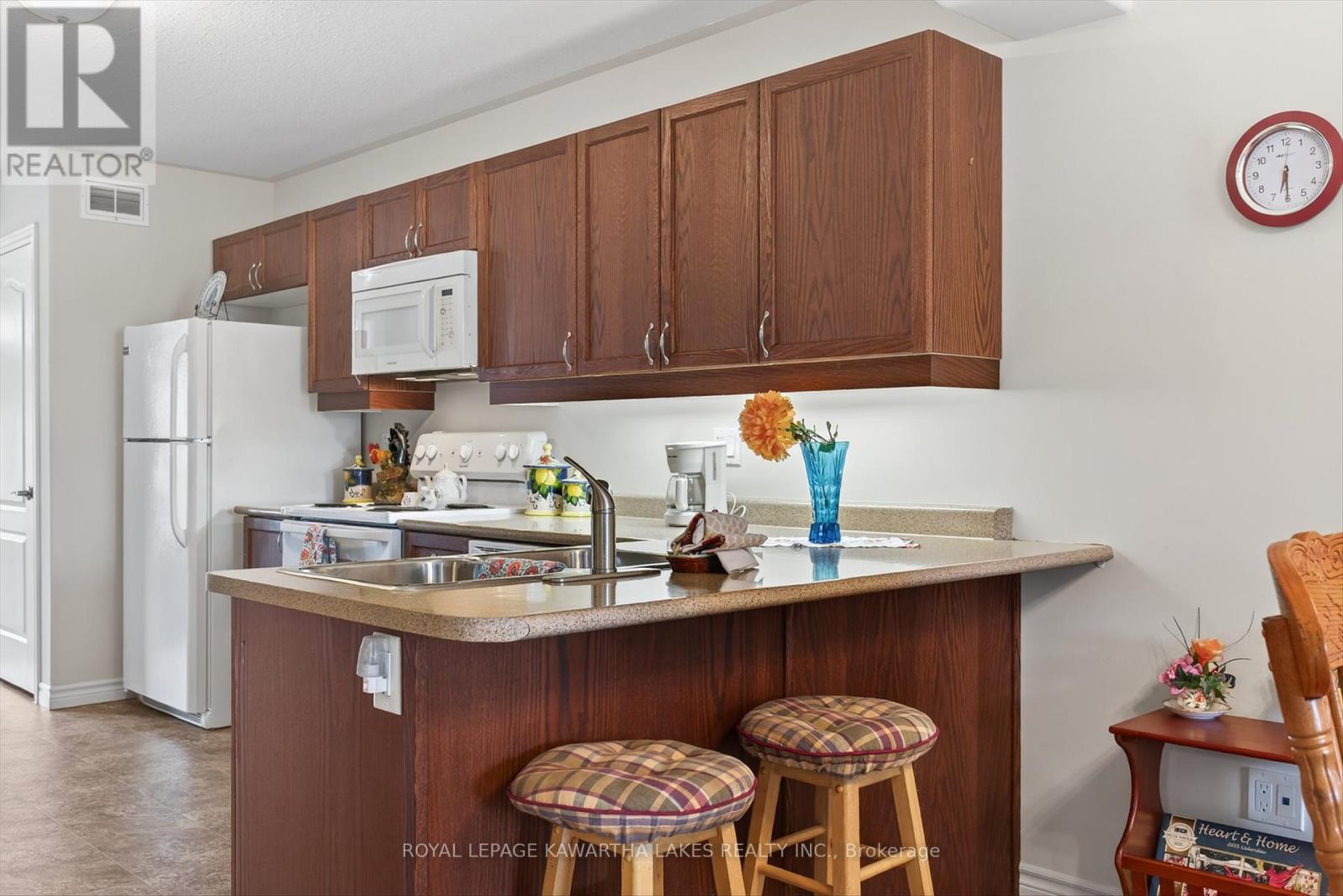 26 Chadwin Drive, Kawartha Lakes, Ontario  K9V 0E9 - Photo 9 - X12427987