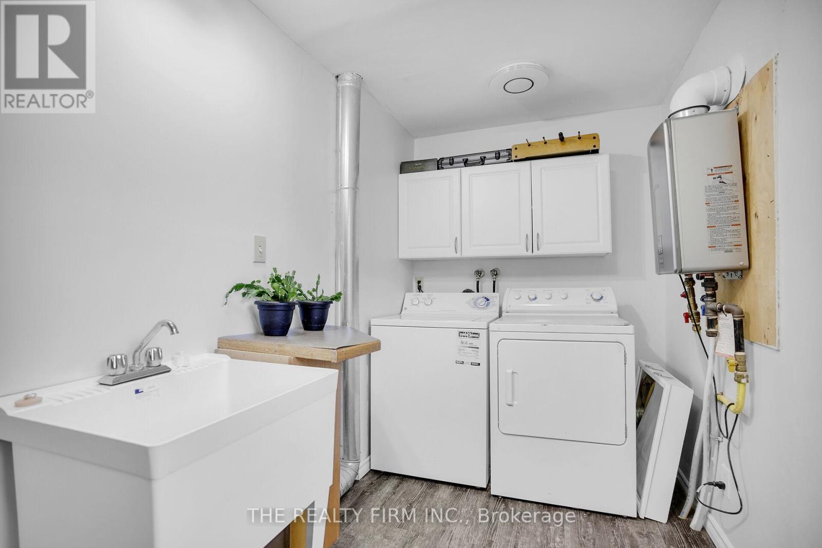 3692 Beverly Glen, Plympton-Wyoming, Ontario  N0N 1E0 - Photo 20 - X12427983