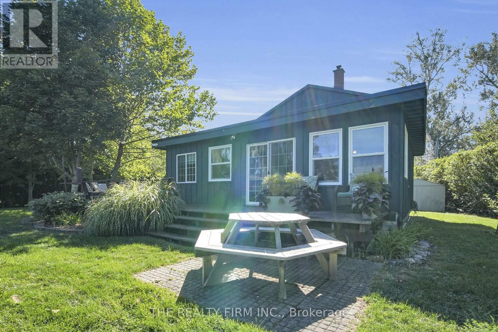 3692 Beverly Glen, Plympton-Wyoming, Ontario  N0N 1E0 - Photo 32 - X12427983