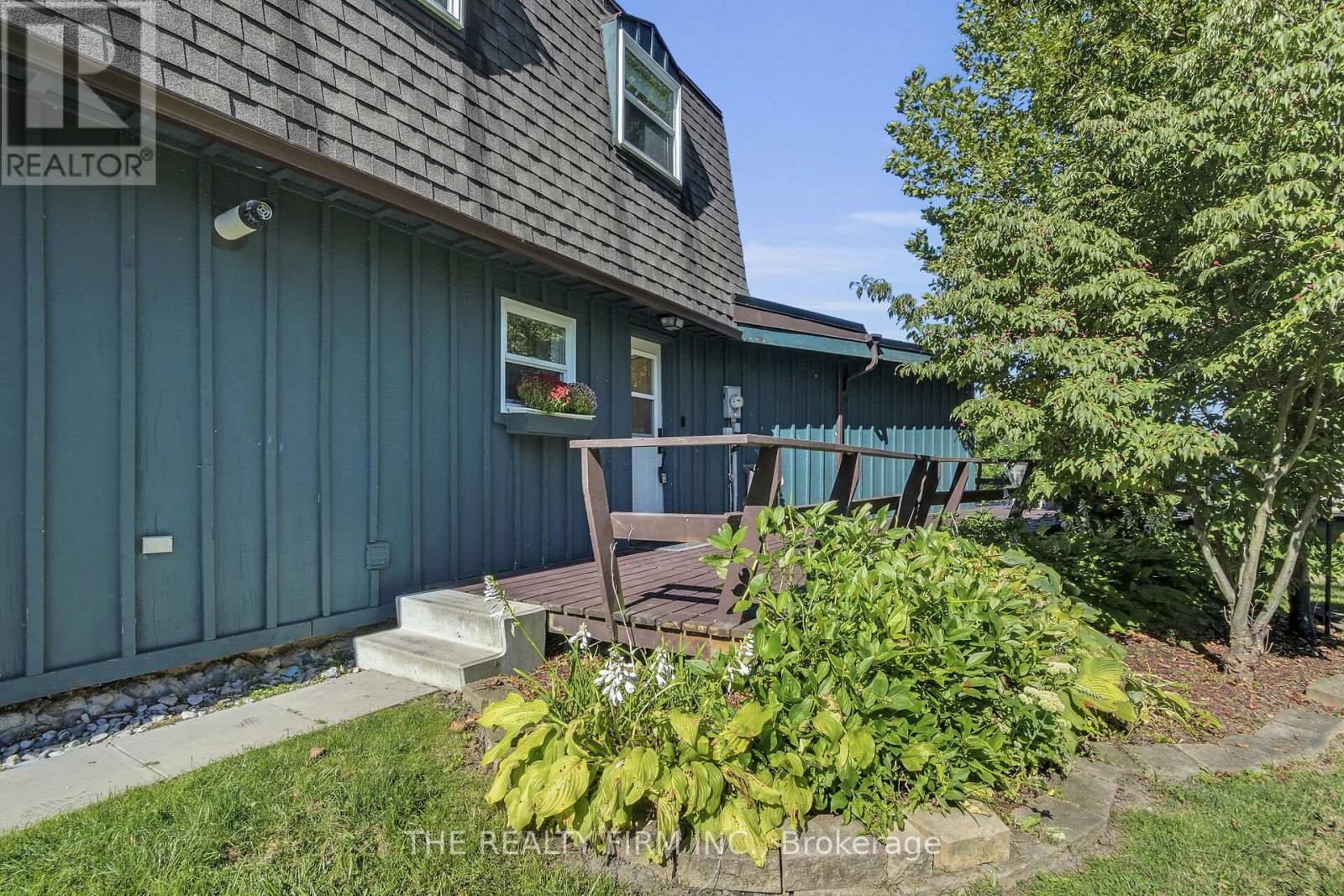 3692 Beverly Glen, Plympton-Wyoming, Ontario  N0N 1E0 - Photo 38 - X12427983