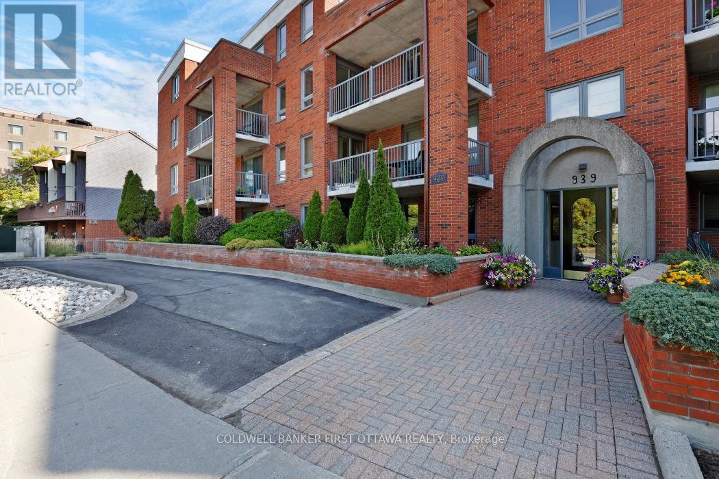 303 - 939 North River Road, Ottawa, Ontario  K1K 3V2 - Photo 2 - X12427976