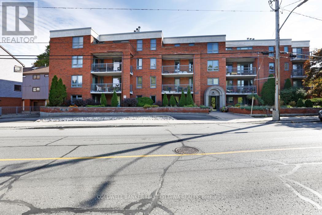 303 - 939 North River Road, Ottawa, Ontario  K1K 3V2 - Photo 3 - X12427976