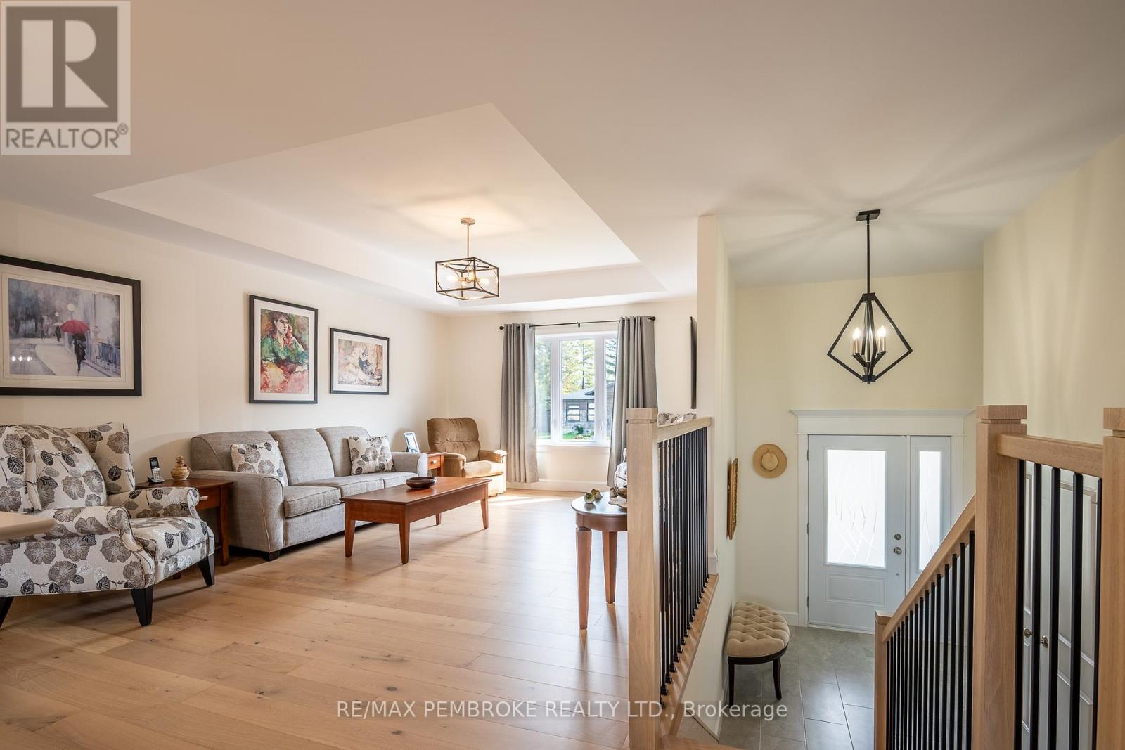 36 Zachary Street, Petawawa, Ontario  K8H 0G5 - Photo 10 - X12427982