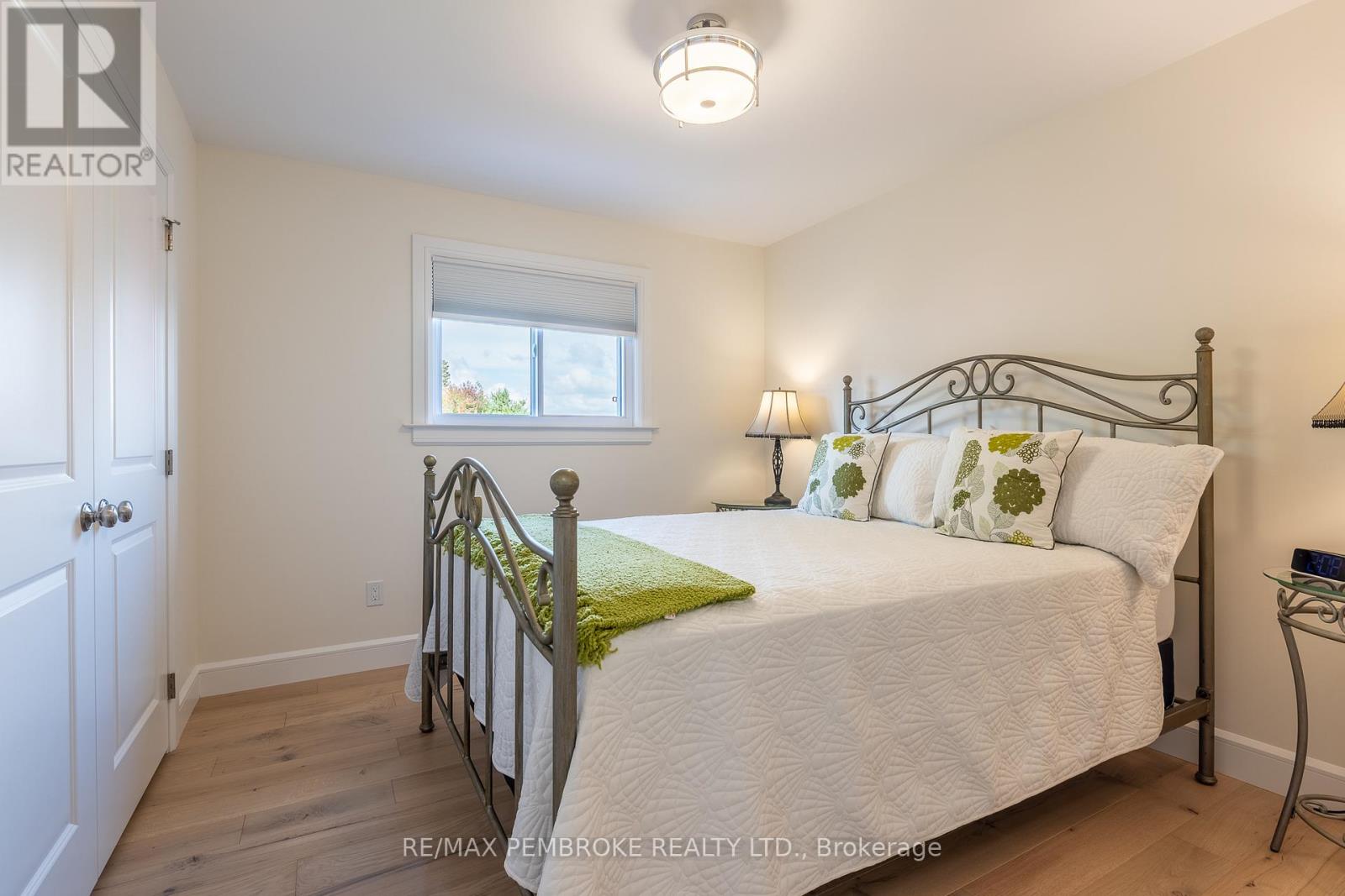 36 Zachary Street, Petawawa, Ontario  K8H 0G5 - Photo 27 - X12427982