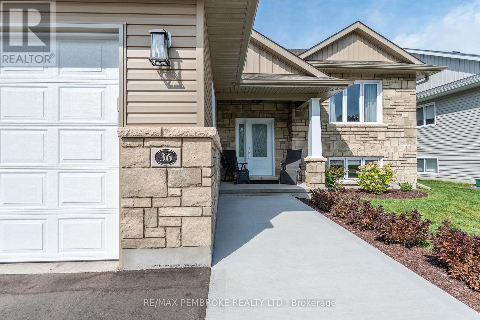 36 Zachary Street, Petawawa, Ontario  K8H 0G5 - Photo 3 - X12427982